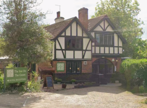 Plans for caf&eacute; and shop at Cookham Dean hotel draw resident objections