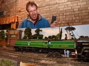 MODEL RAILYWAYS HOLD