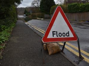 Flood warnings issued on stretches of the River Thames