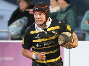 Hawks go down fighting against league leaders