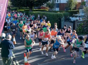 Runner retains title in record time