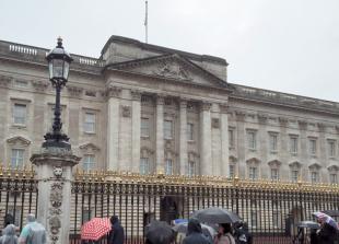 POLL: Should the taxpayer pay for the £369m refurbishment of Buckingham Palace?