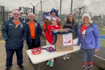 Maidenhead Hockey Club members donate items to Maidenhead Foodshare Maidenhead Hockey Club members donate items to Maidenhead Foodshare