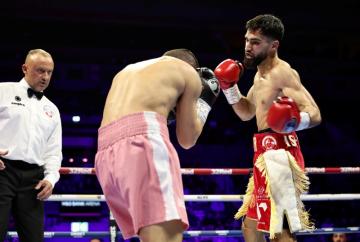 'Shooter' Ishaq delivers impressive win over Baez and shines on the big stage 'Shooter' Ishaq delivers impressive win over Baez and shines on the big stage