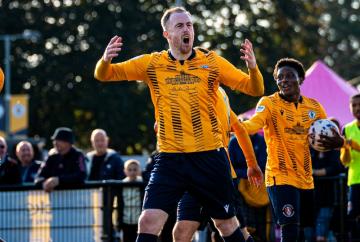 Davies eyes Worthing return after missing Slough Town's draw with Horsham Davies eyes Worthing return after missing Slough Town's draw with Horsham