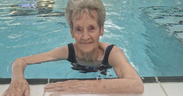 Care home resident 'makes a splash' returning to the pool once again