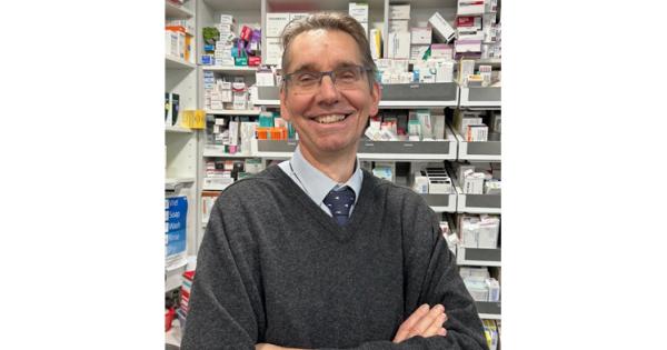 Twyford pharmacy bids farewell to much-loved pharmacist following his retirement