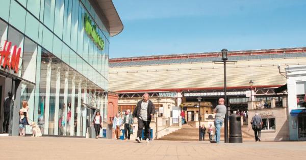 'Career shoplifters' operating in Windsor warn police as crime figures revealed