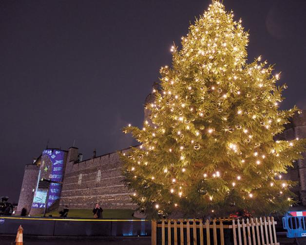 Thousands turn out for Windsor Christmas lights switchon Photo 1 of