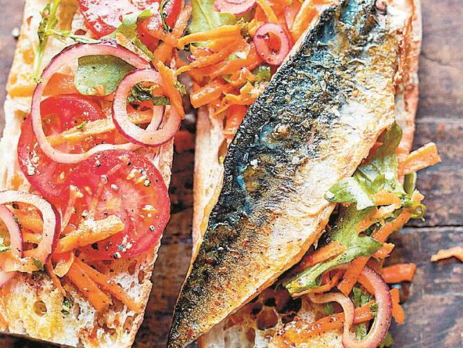 RECIPE Istanbul’s famous mackerel sandwiches recipe Photo 1 of 2