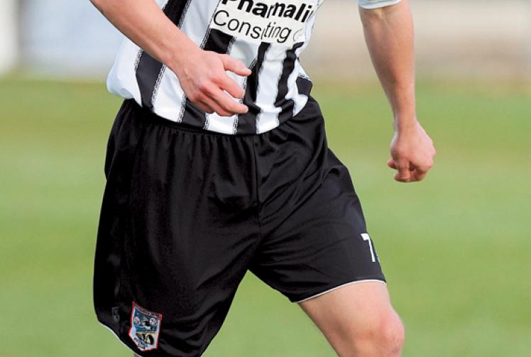 Flood and Joronen to stay with Maidenhead United FC