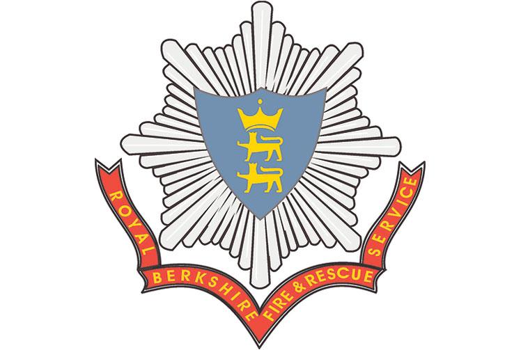 Crew puts out car fire in Slough