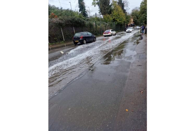 Shoppenhangers Road flooded after burst water pipe