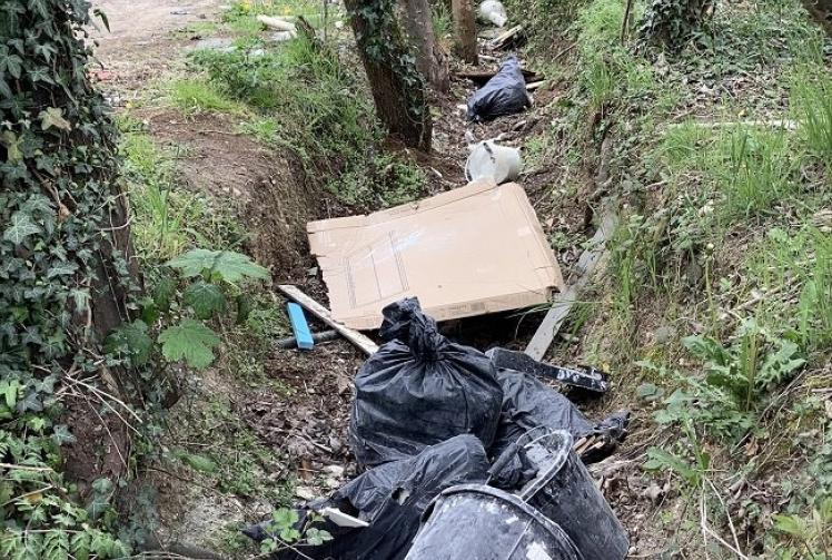 Hefty fine for builder who dumped rubbish in Wexham