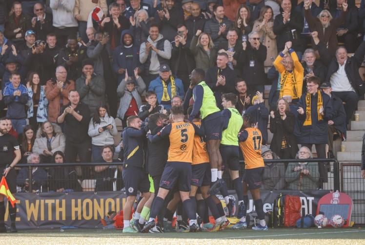 LIVE: Slough Town vs Grimsby Town