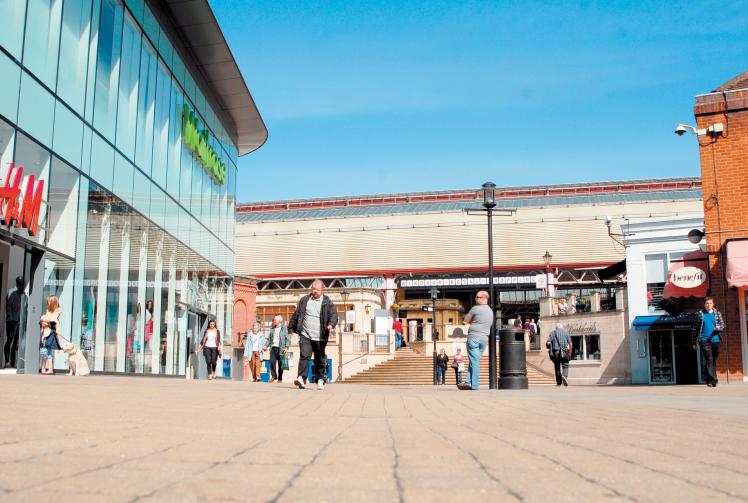 Windsor shoppers warned against using ‘dangerous’ lift after man gets trapped
