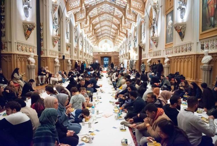 Windsor Castle hosts &lsquo;extraordinary&rsquo; first Open Iftar in historic state banquet hall