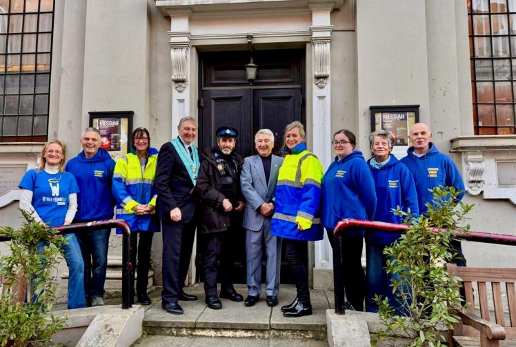 Masonic lodges in Windsor and Eton donate £1,000 to Windsor Street Angels