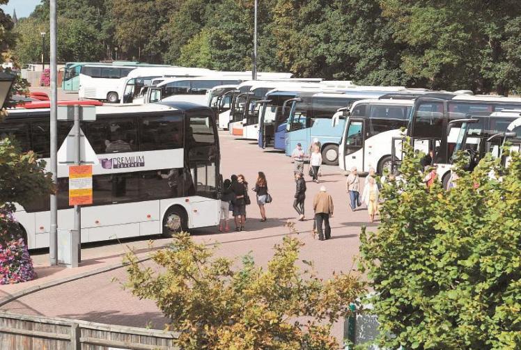 Workers in Windsor complain bus fumes leave them 'nauseous'