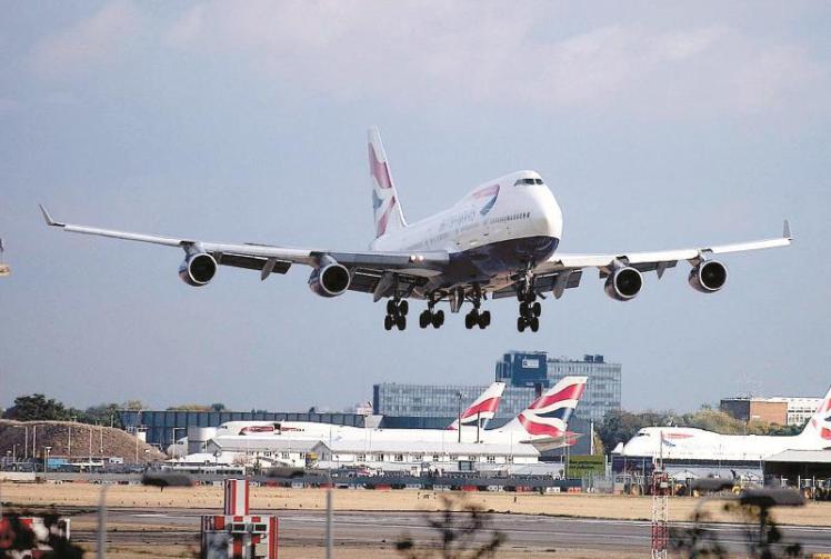 Ascot Racecourse hosts public consultation over possible runway expansion at Heathrow Airport