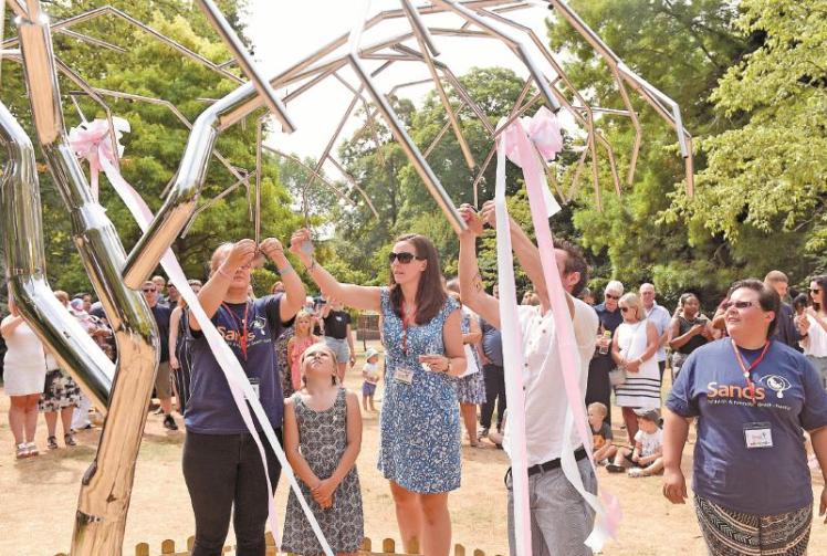 Memorial tree unveiled for those who have suffered the loss of a baby