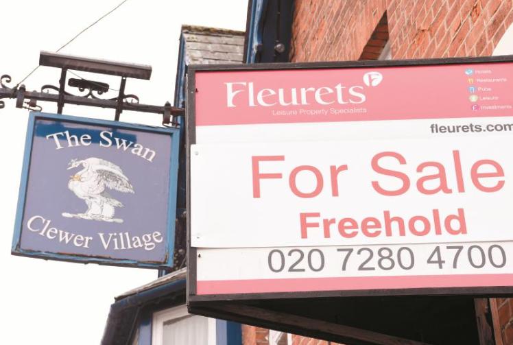 The Swan campaigners receive keys to pub