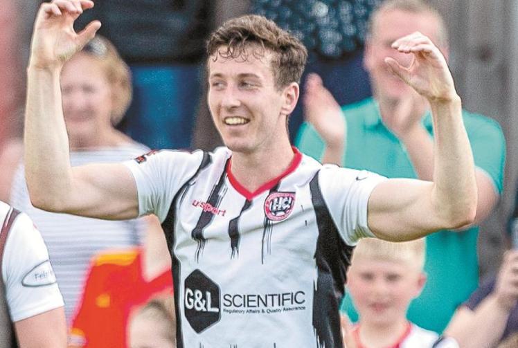 Donnellan and Kelly strike down Weymouth to ensure Magpies' survival