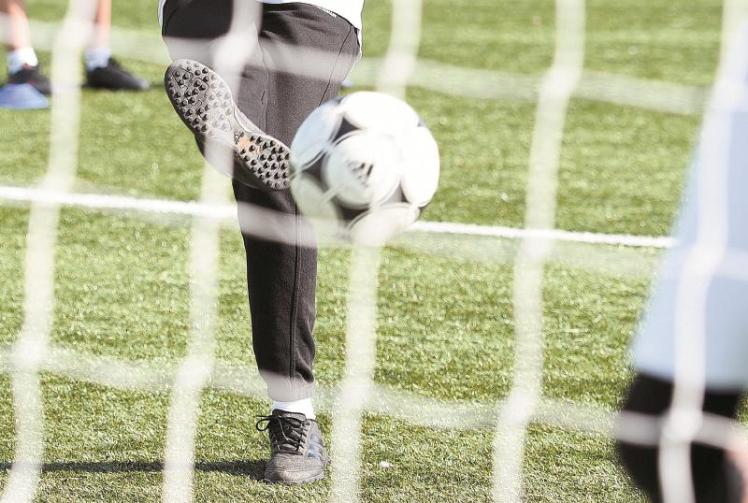 Maidenhead's u17s Diamonds reinforce commanding lead with win at Woodley Wanderers