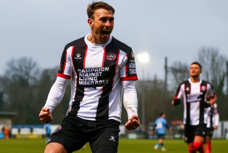 Maidenhead United confirm de Havilland will remain with the club next season