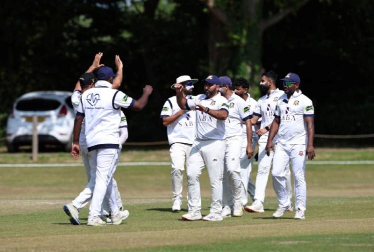 Thames Valley: Mughal's incredible 9-38 helps leaders Burnham to victory over Reading
