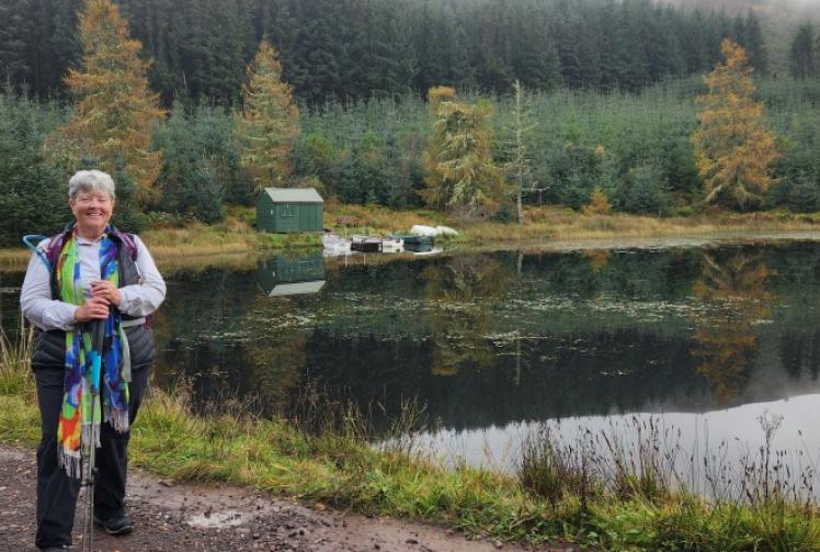 Former librarian walks 91 miles for cancer research