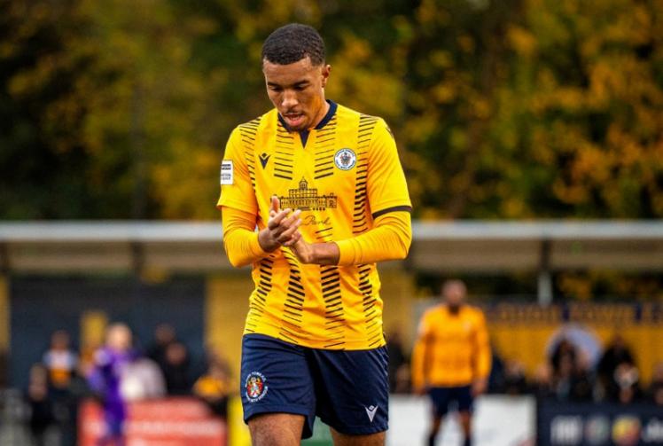 Shakpoke's debut goal lifts Slough Town to vital victory over Farnborough