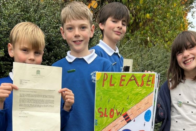 Minister praises children&rsquo;s road safety campaign