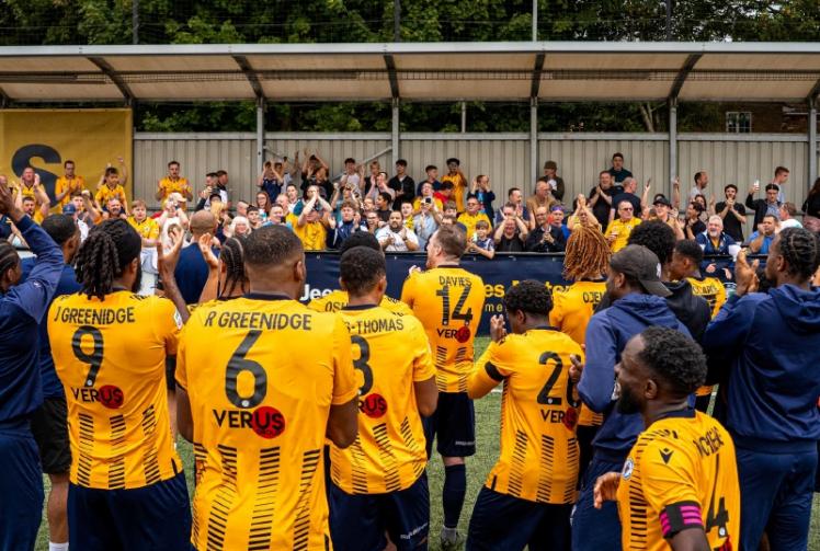 In-form Slough Town eye up rare feat against the Mackerel Men