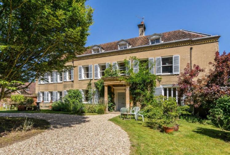 ‘Glammed up’ hideaway has rich history of entertaining